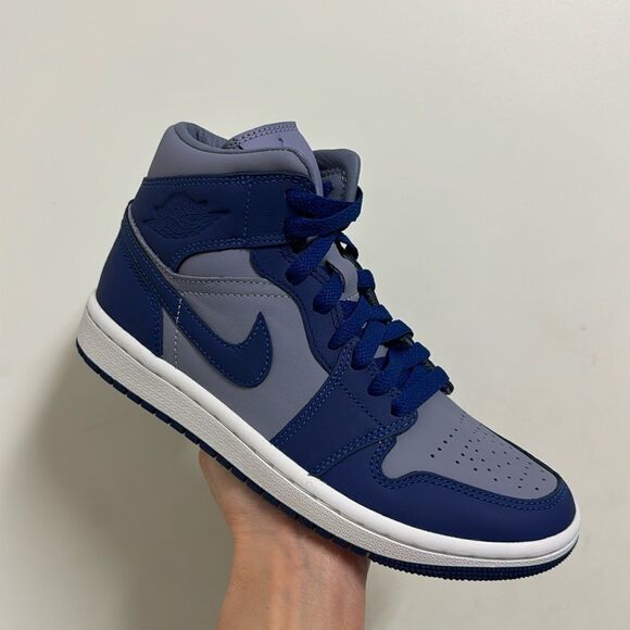 ⭐️💙💙NIKE AIR JORDAN 1 MID SE SNEAKERS💙💙